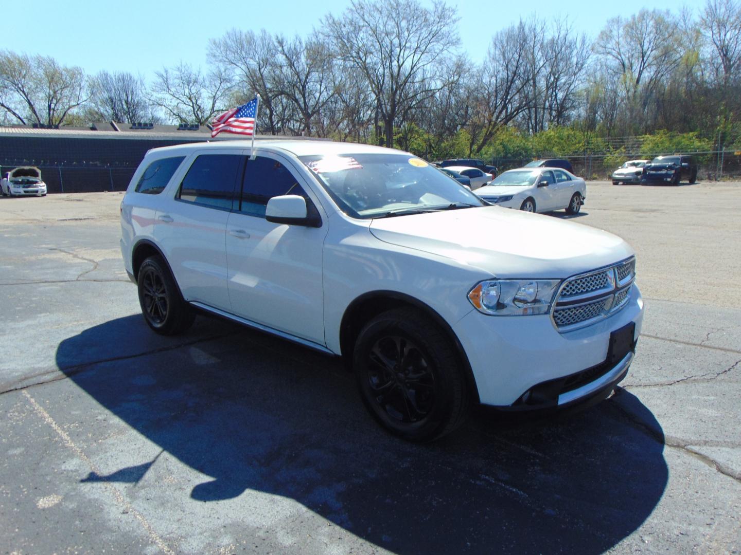 2012 White Dodge Durango (1C4RDHAG8CC) with an V6 3.6 Liter engine, Automatic, 5-Spd w/Overdrive transmission, located at 2105 Dixie Hwy, Louisville, KY, 40210, (502) 772-3333, 38.220932, -85.795441 - Photo#5